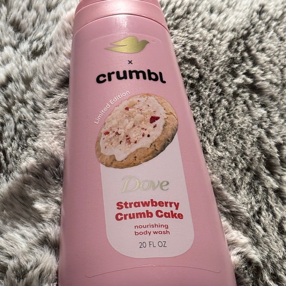 Dove x crumbl Strawberry Crumb Cake Body Wash 20 oz NEW - Picture 1 of 2